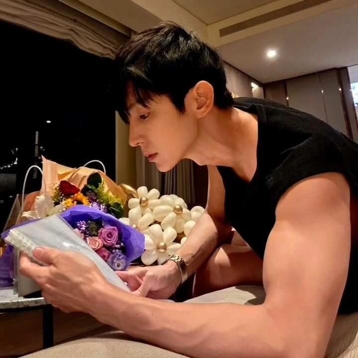 Behind-the-scenes cut of Lee Joongi