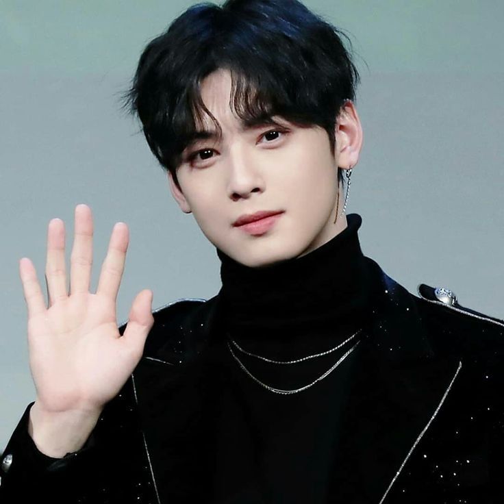 Recent activity shot of Cha Eunwoo