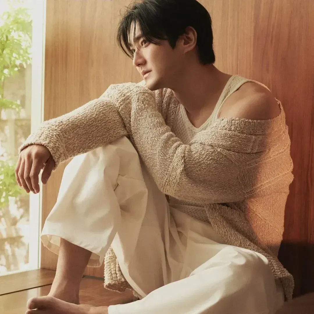 Latest photo of Choi Siwon