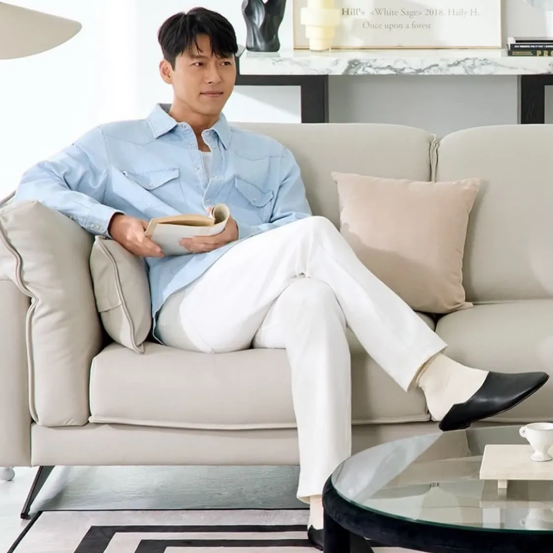 Momen yang diabadikan oleh penggemar Hyun Bin