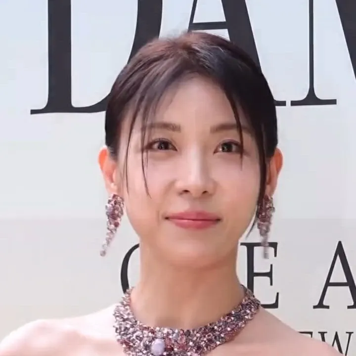 Behind-the-scenes cut of Ha Jiwon
