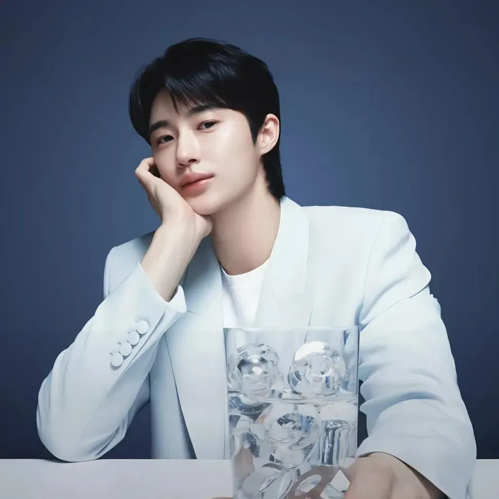 Recent activity shot of Byeon Wooseok
