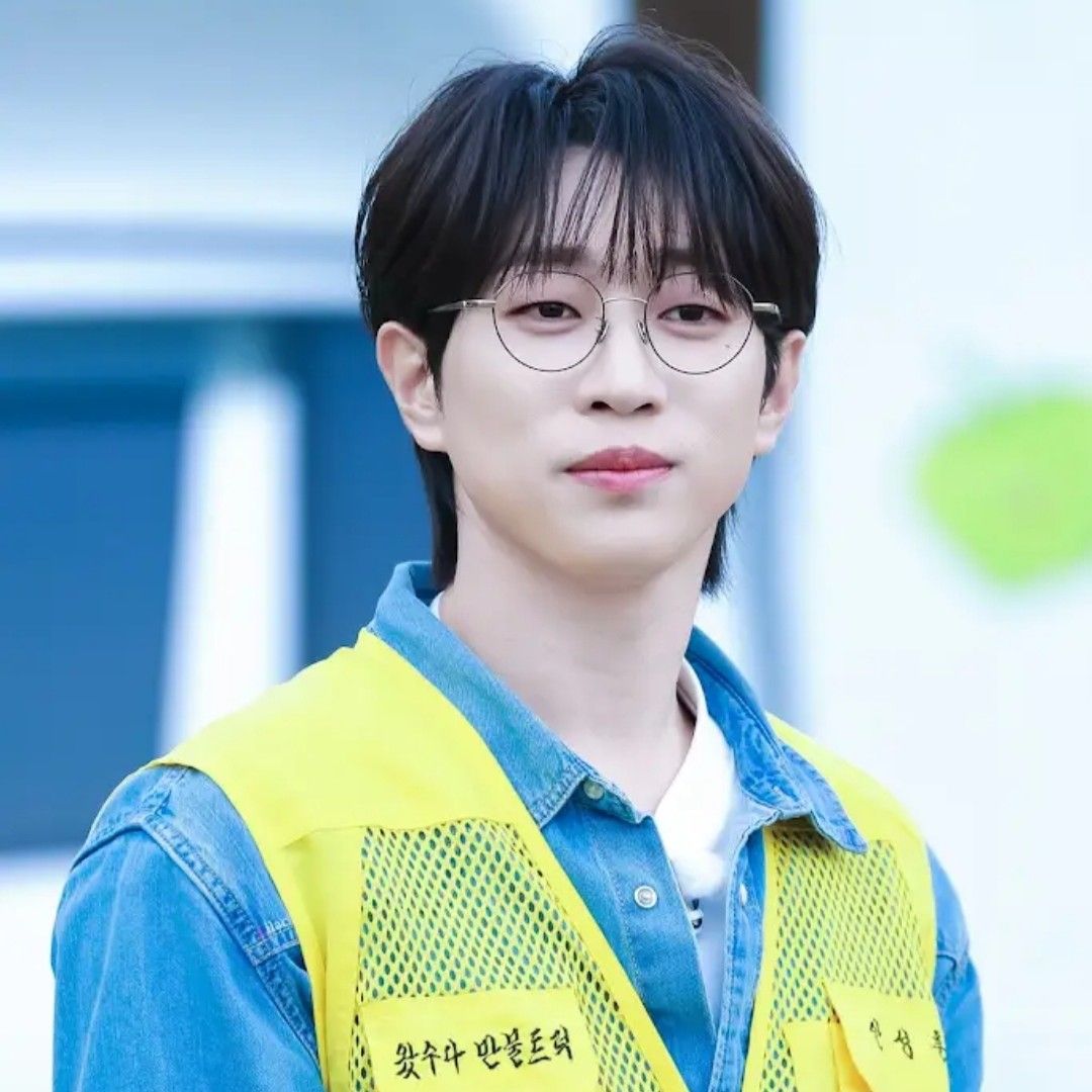 A moment captured by a fan of An Sunghoon