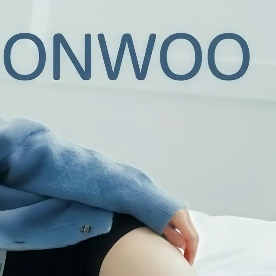 Latest photo of Yeonwoo