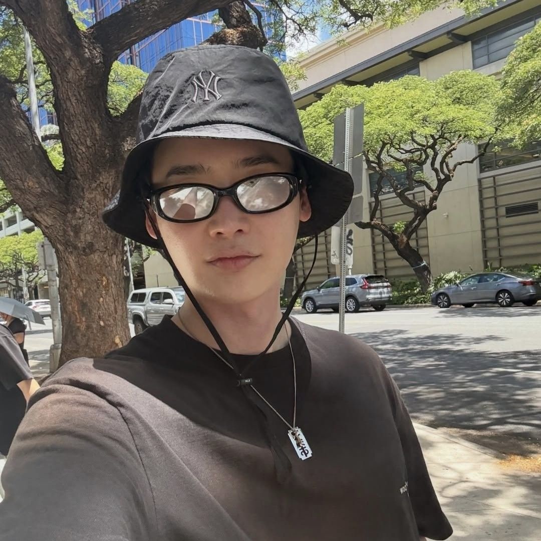 A moment captured by a fan of Lee Jongsuk