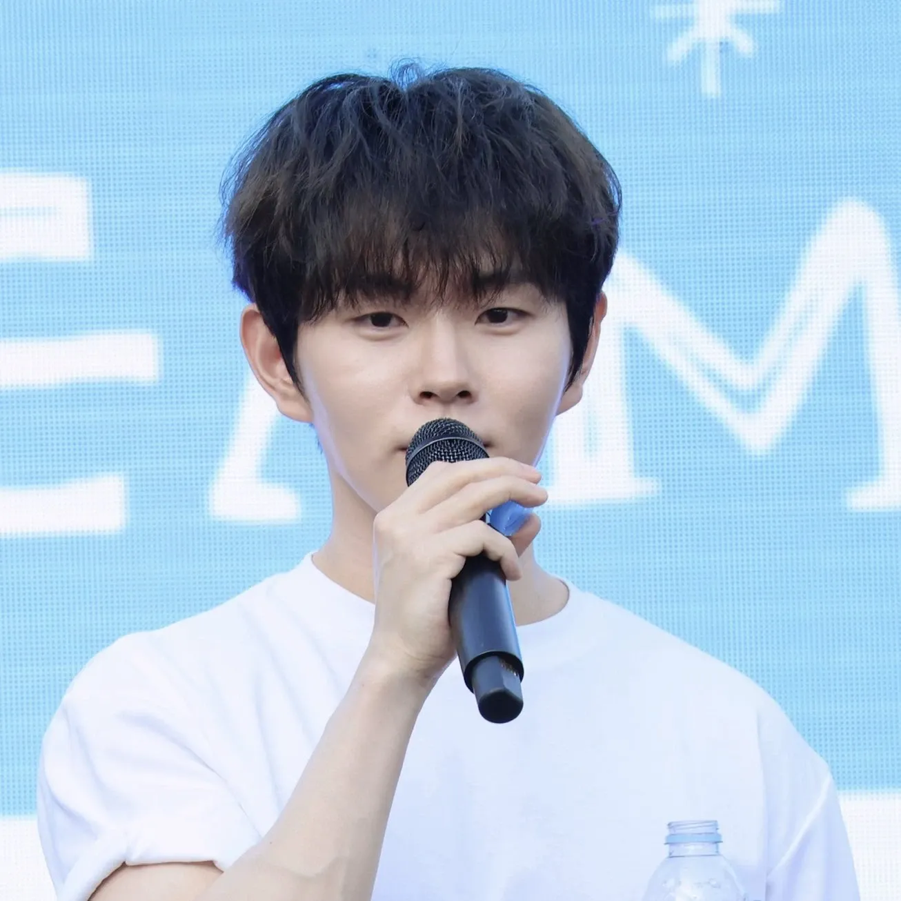 Behind-the-scenes cut of Lee Byeongchan
