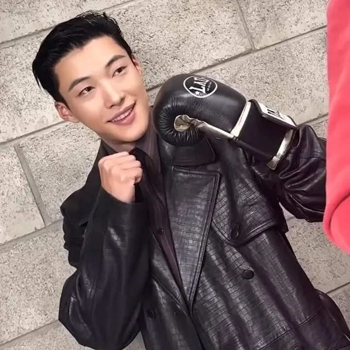 A moment captured by a fan of Woo Dohwan