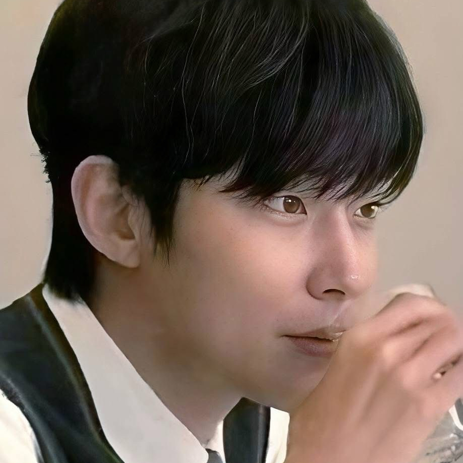 Momen yang diabadikan oleh penggemar Hwang Inyoup