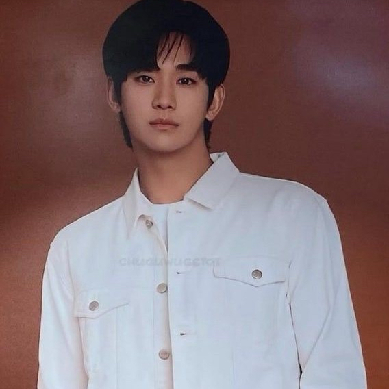 Behind-the-scenes cut of Kim Soohyun