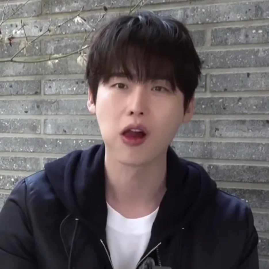 Cuplikan di balik layar dari Lee Jongsuk