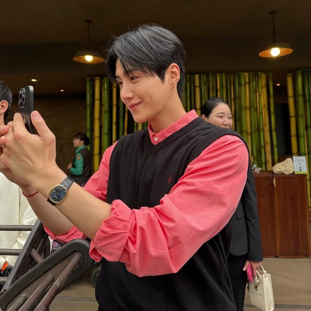 粉絲拍下的金宣虎瞬間