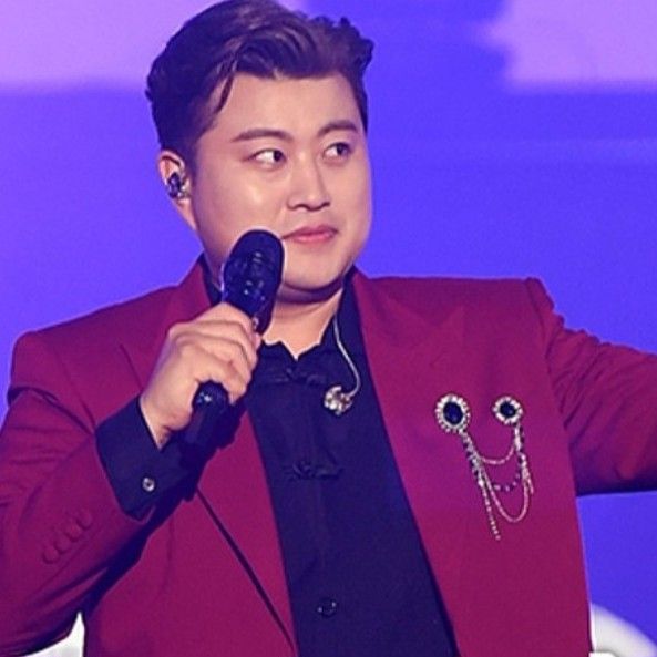 粉絲拍下的金浩中瞬間