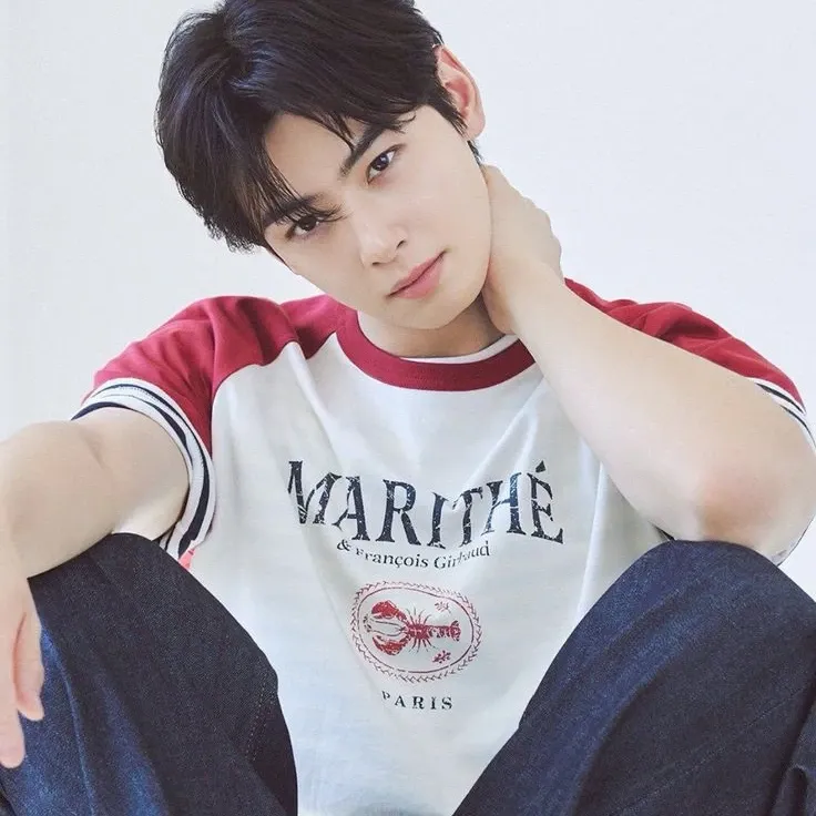 Recent activity shot of Cha Eunwoo