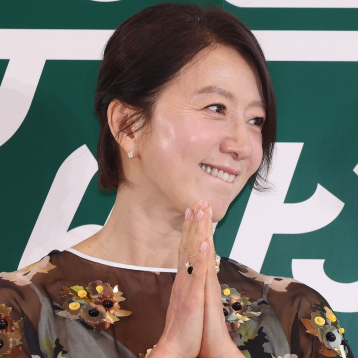 Behind-the-scenes cut of Kim Heeae
