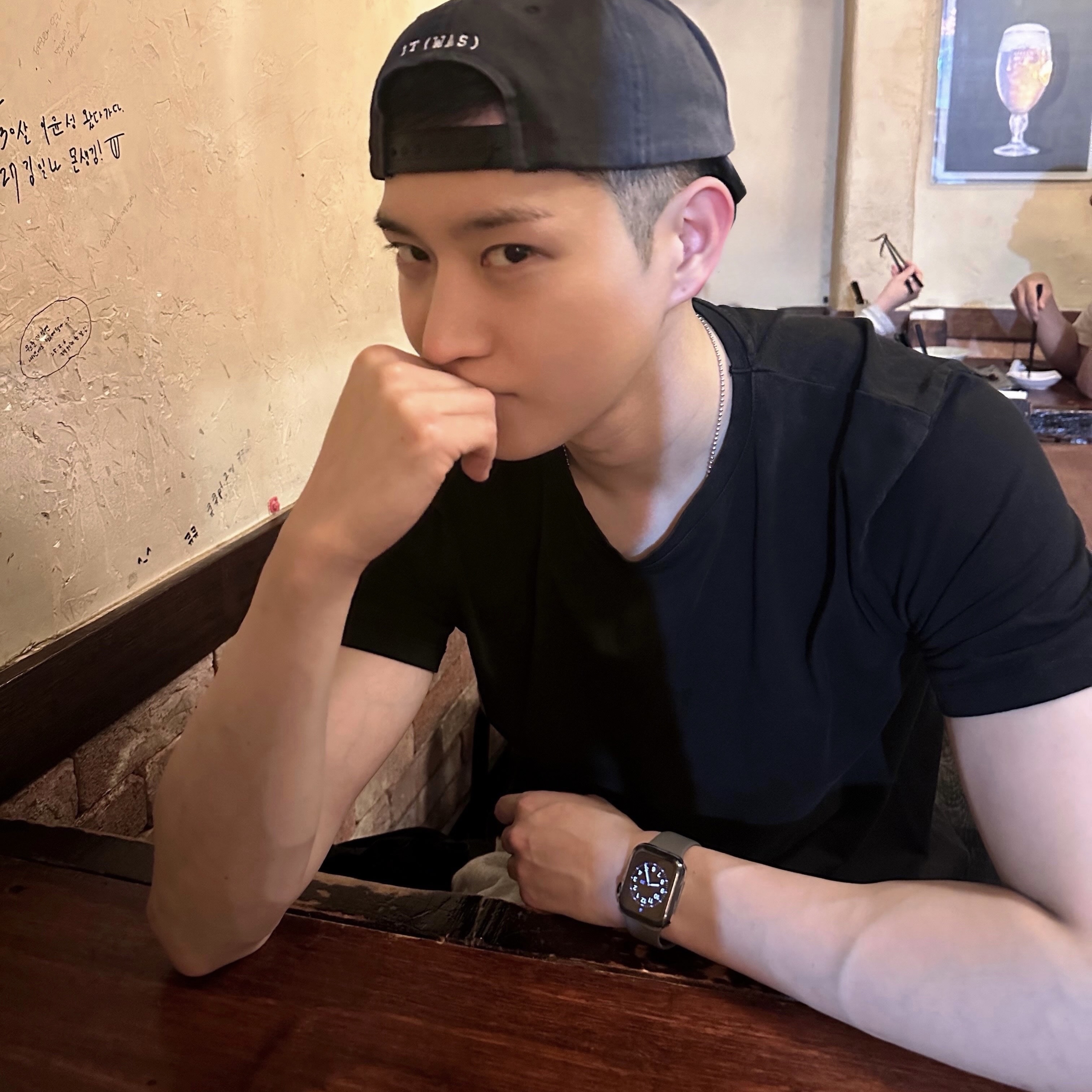 Behind-the-scenes cut of Kim Youngdae