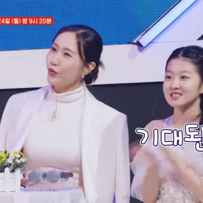 Behind-the-scenes cut of Yoon Yoonseo