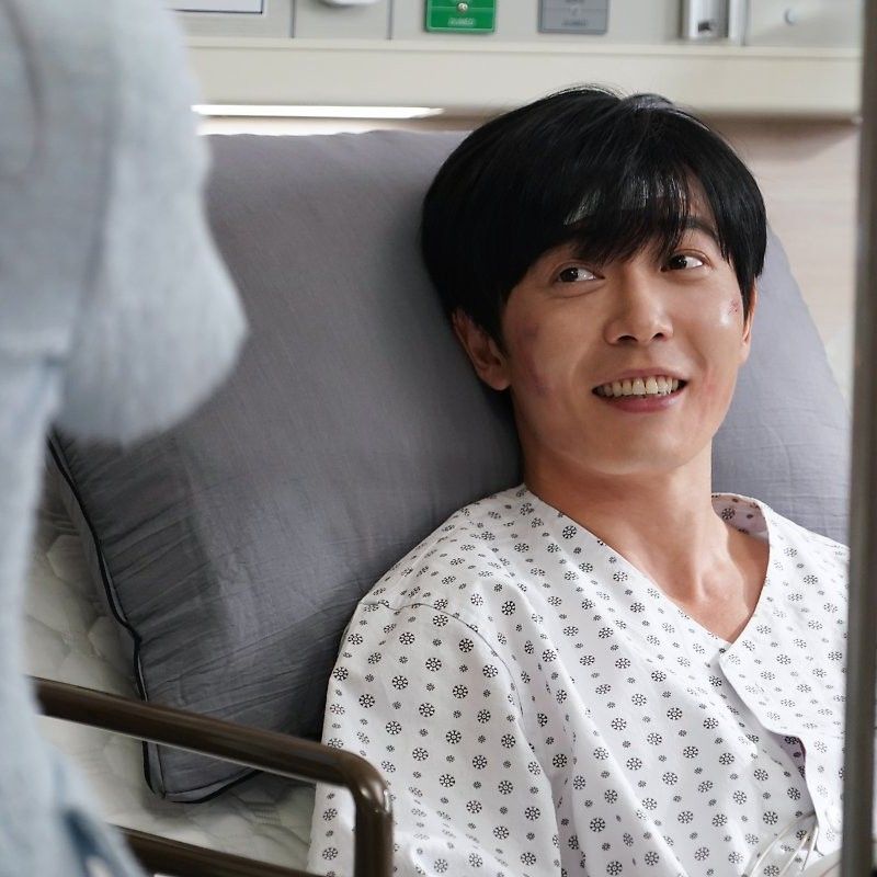 粉丝拍下的金材昱瞬间