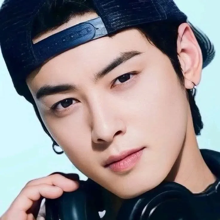 Latest photo of Cha Eunwoo