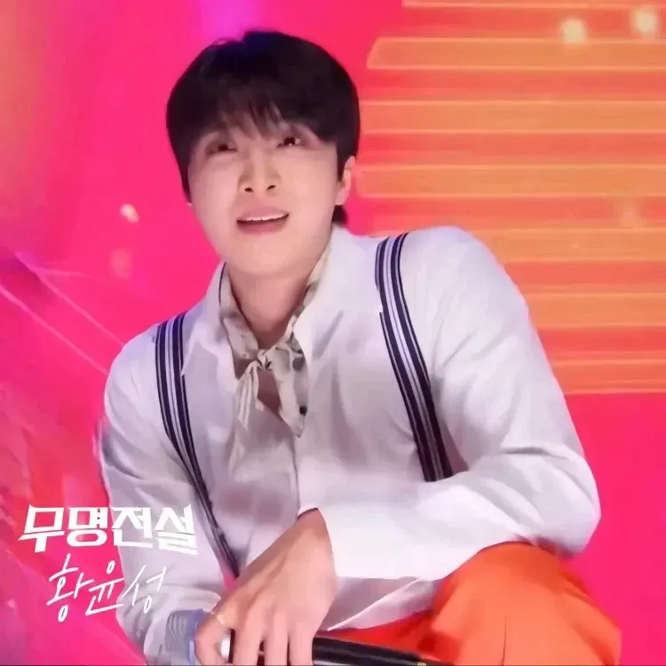 A moment captured by a fan of Hwang Yunsung