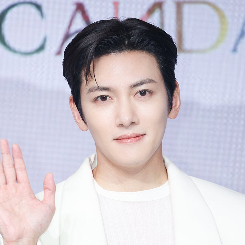 Behind-the-scenes cut of Ji Changwook
