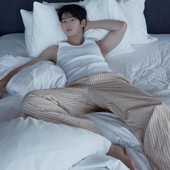 Behind-the-scenes cut of Cha Eunwoo