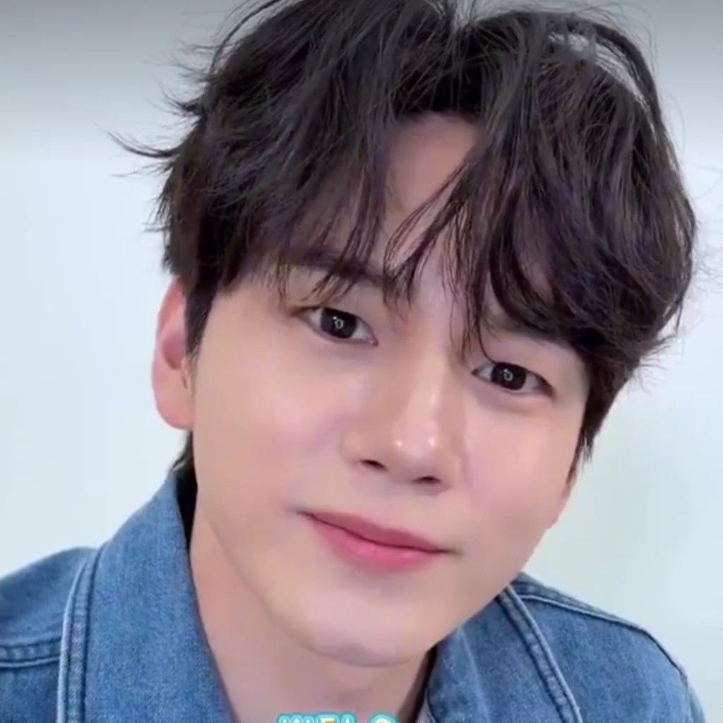 A moment captured by a fan of Ong Seongwu