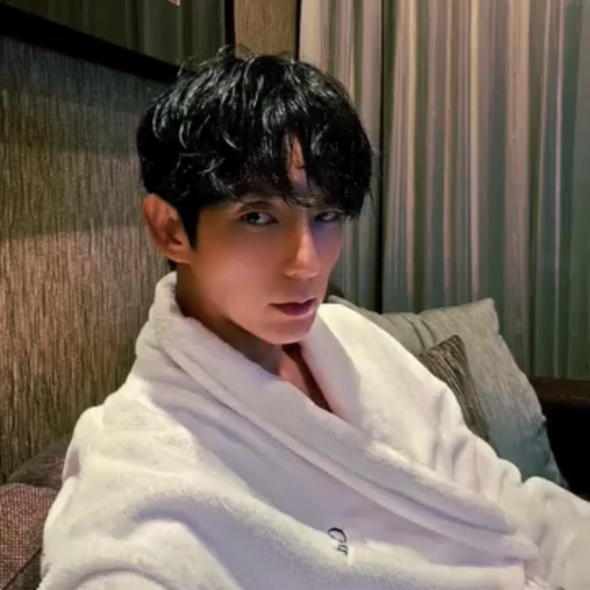 Behind-the-scenes cut of Lee Joongi
