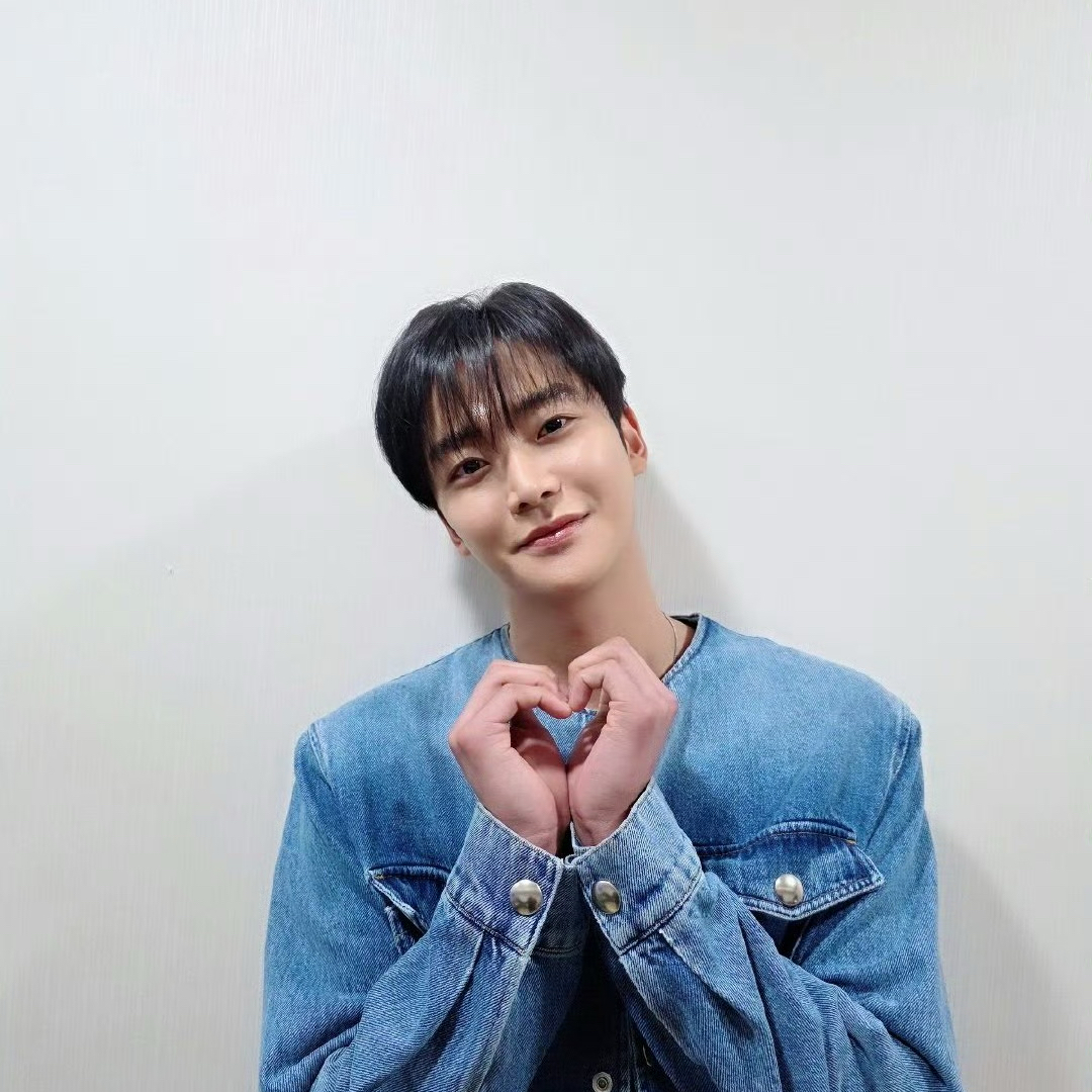 Foto terbaru dari Rowoon