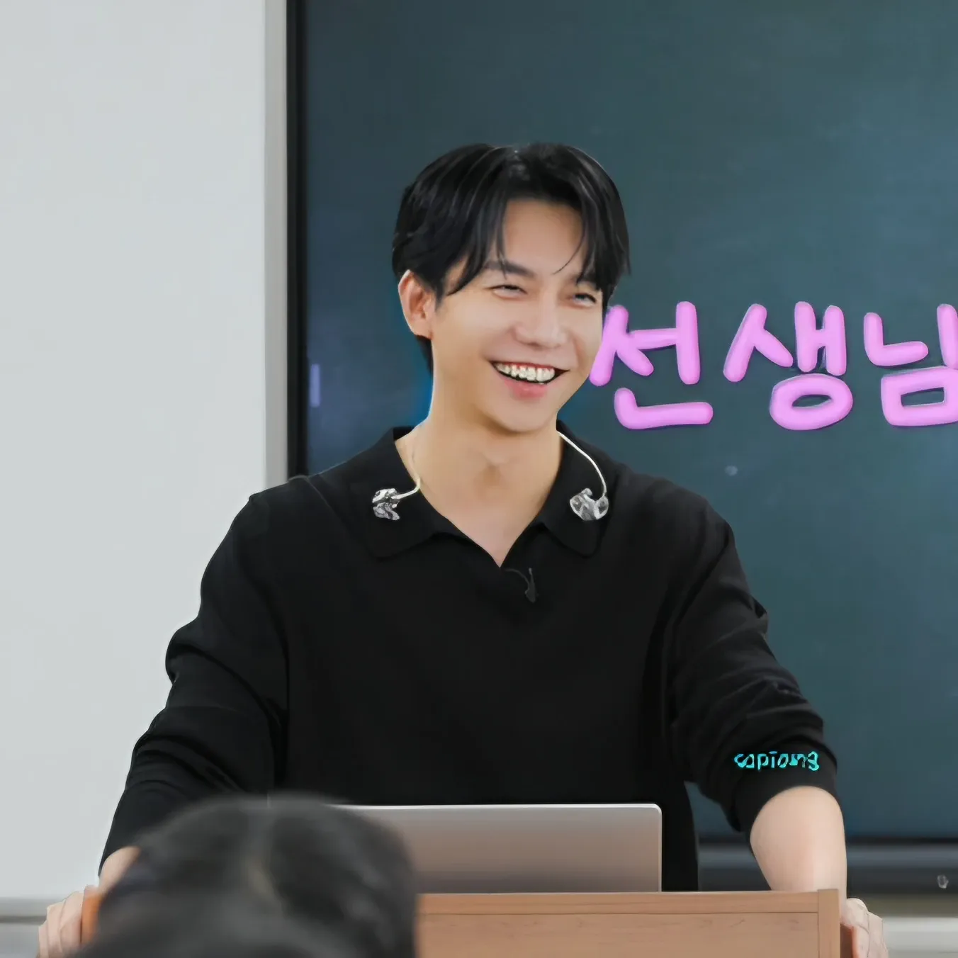 Behind-the-scenes cut of Lee Seunggi