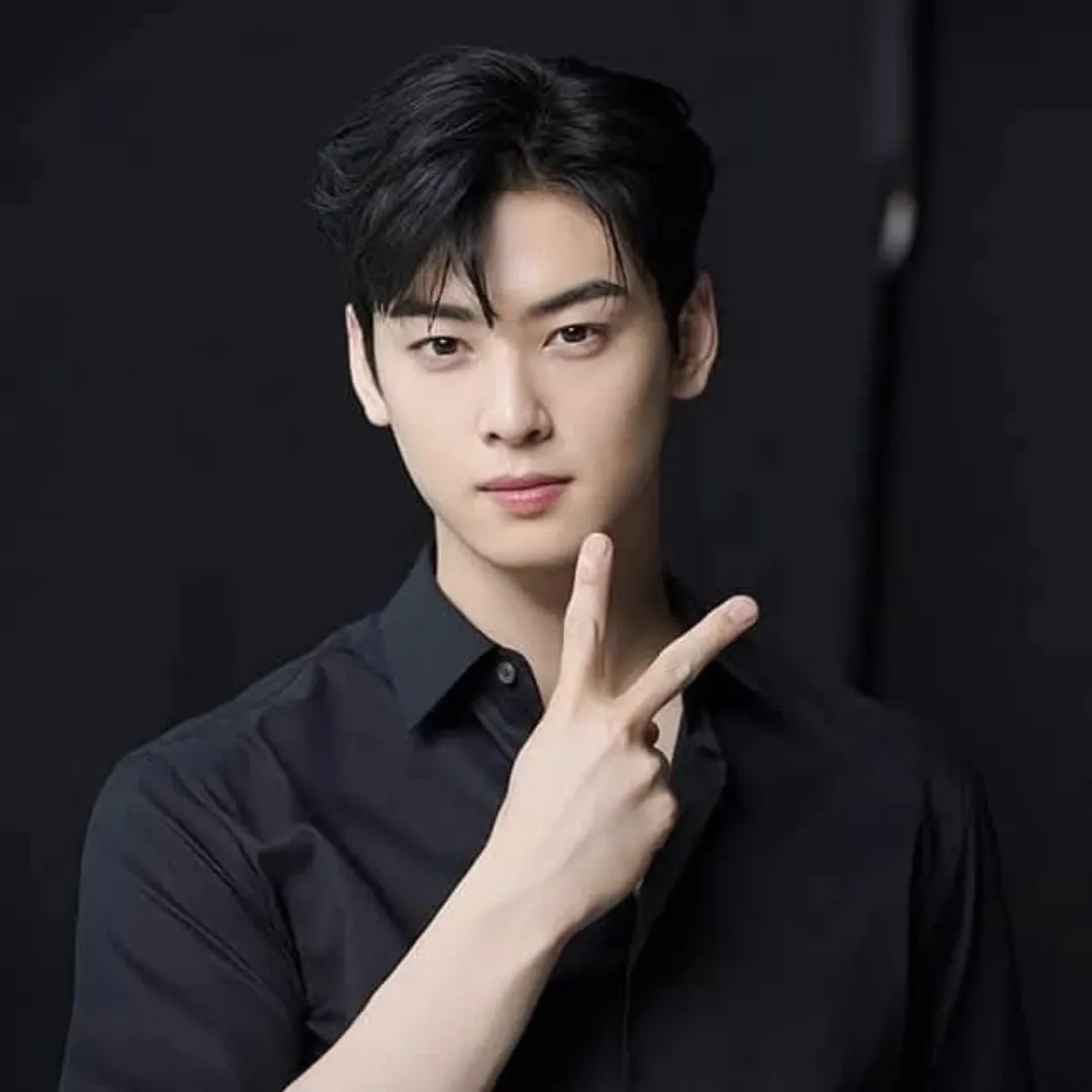 Behind-the-scenes cut of Cha Eunwoo