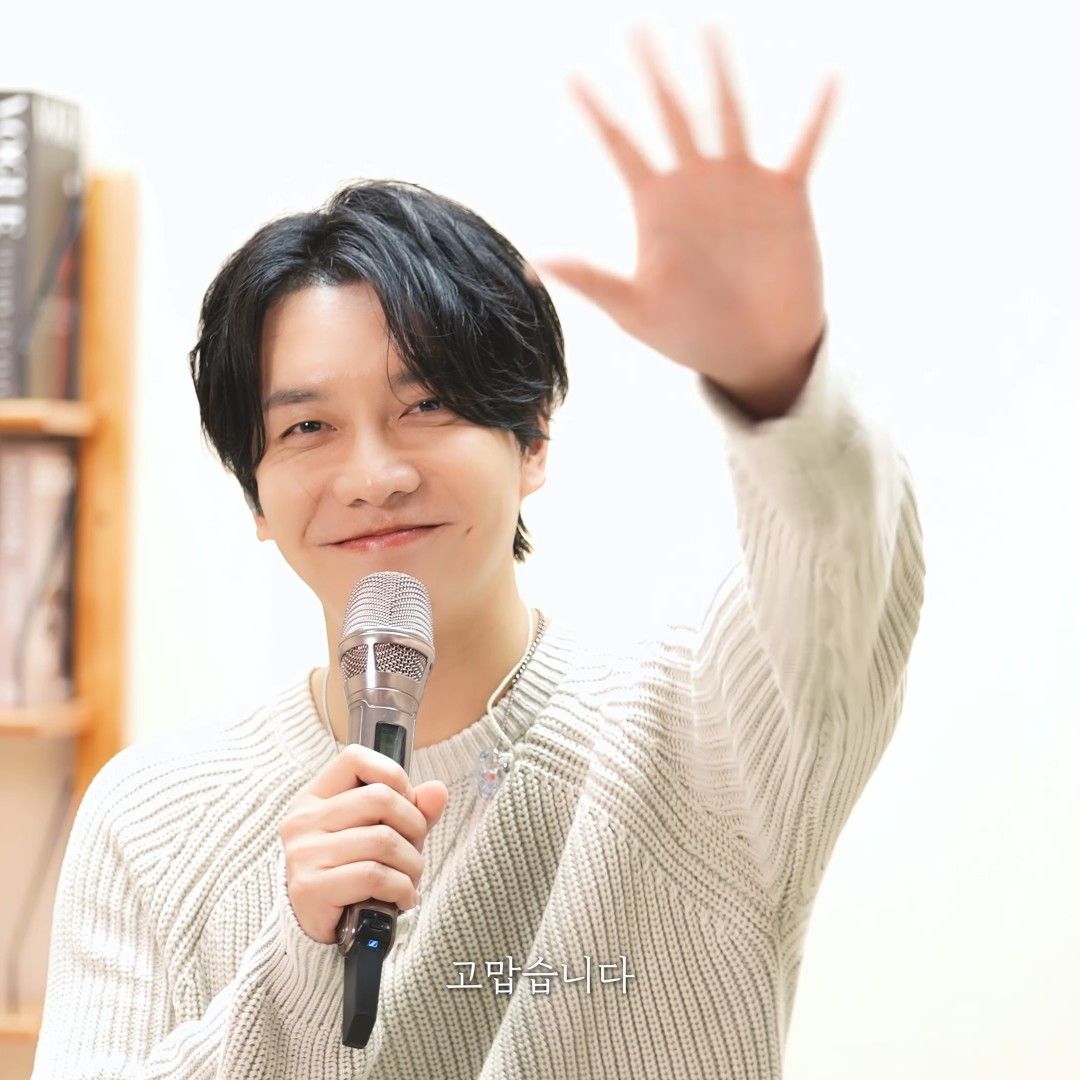 Behind-the-scenes cut of Lee Seunggi