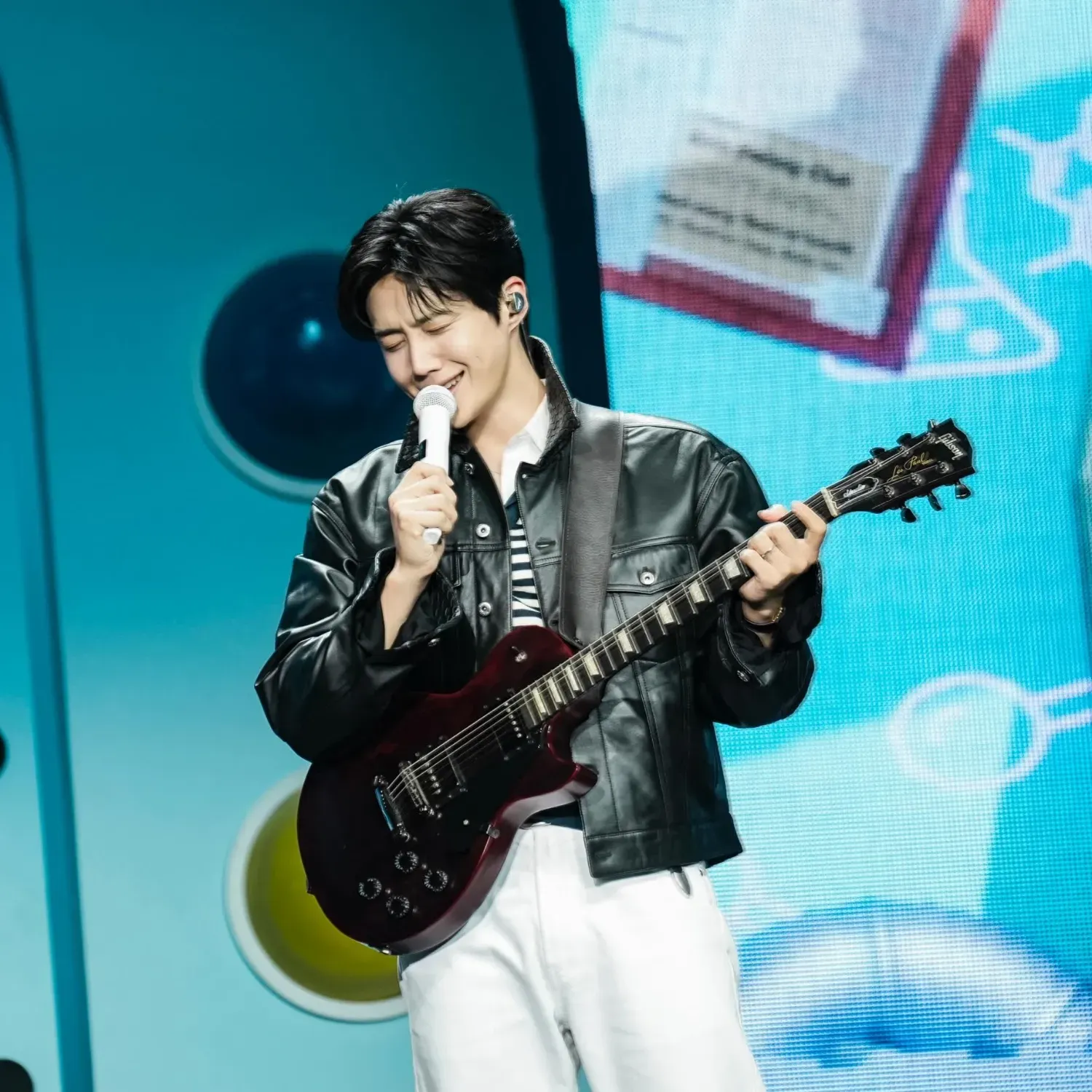 Behind-the-scenes cut of Kim Seonho