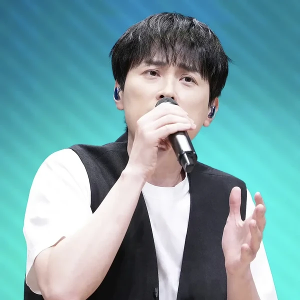 Popular profile photo of Min Kyunghoon loved by fans