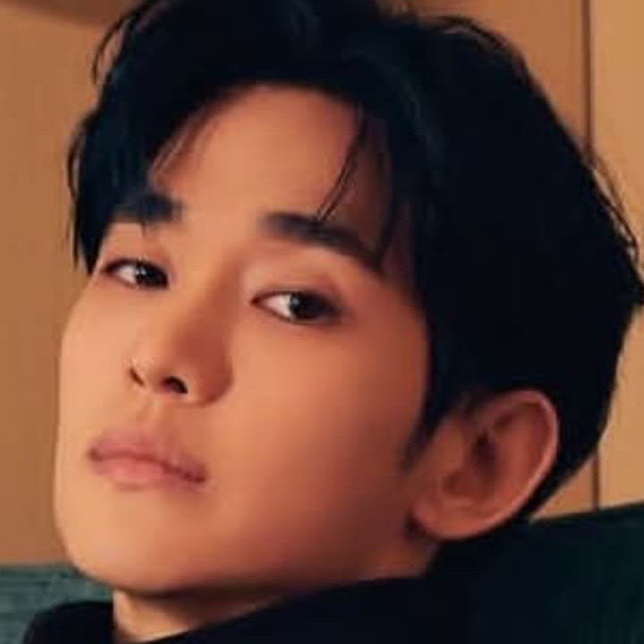 Behind-the-scenes cut of Kim Soohyun