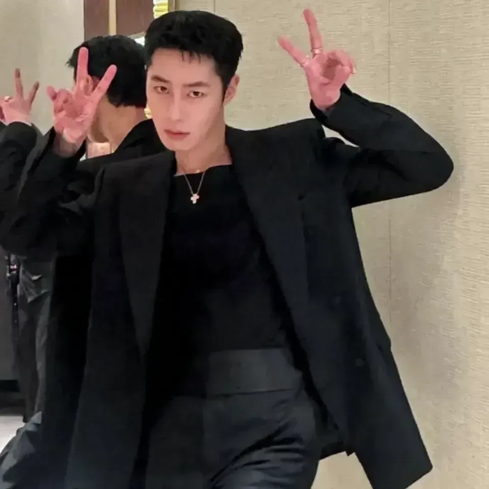 Behind-the-scenes cut of Lee Jaewook