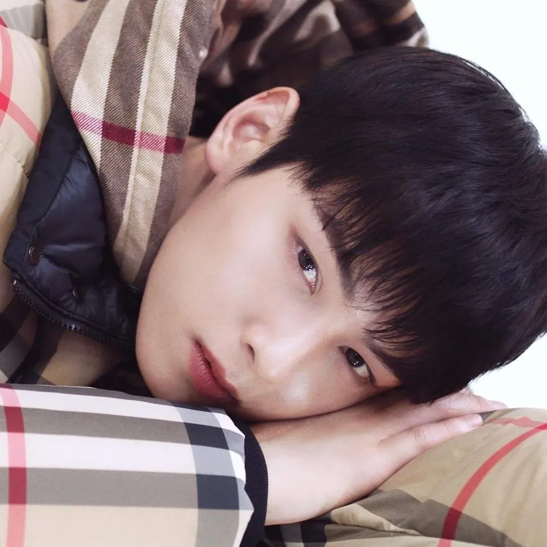 Recent activity shot of Cha Eunwoo