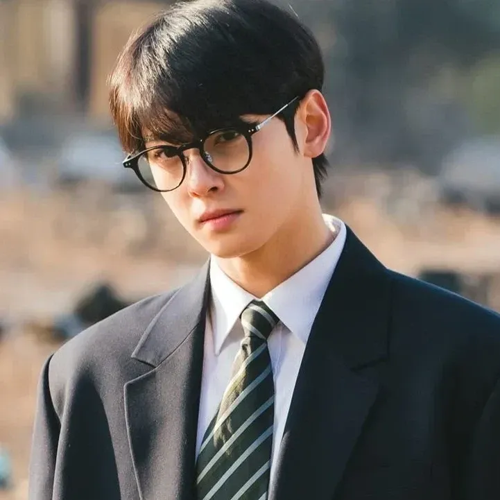 Recent activity shot of Cha Eunwoo