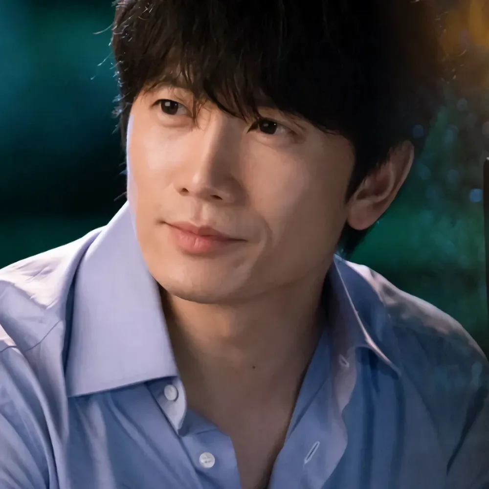 Behind-the-scenes cut of Ji Sung