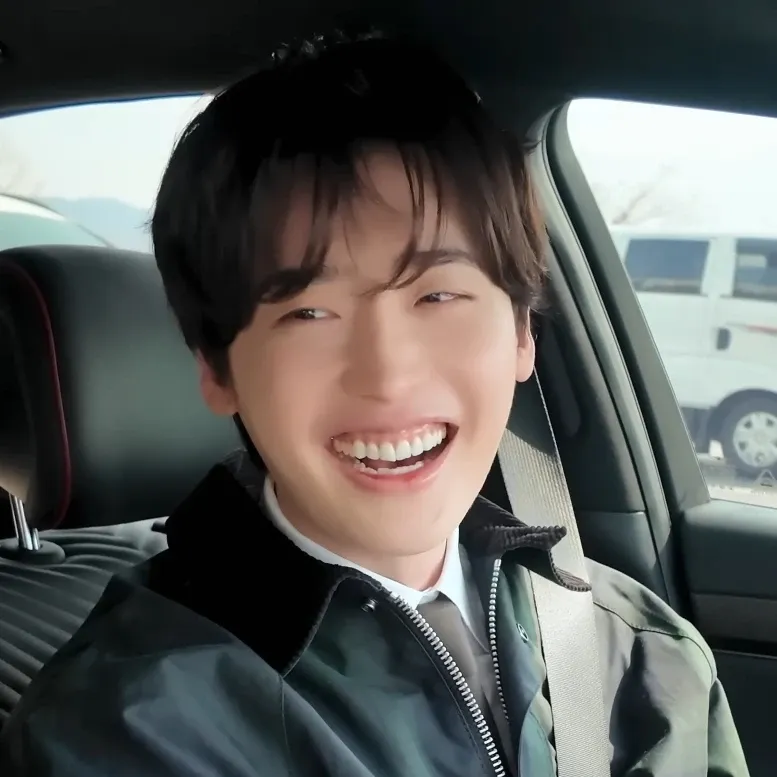 A moment captured by a fan of Lee Jongsuk
