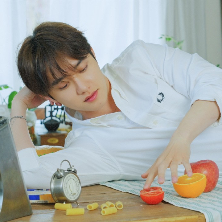 도경수 (디오)의 비하인드 컷