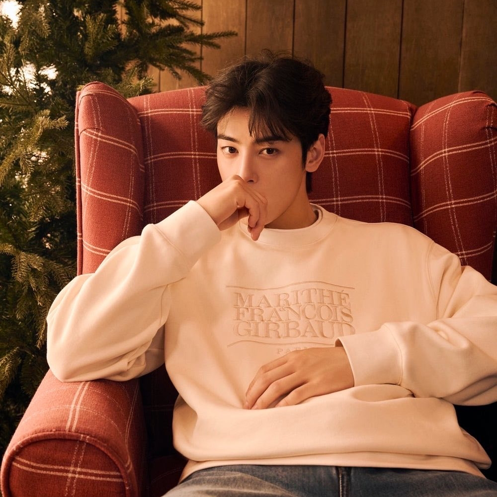 Behind-the-scenes cut of Cha Eunwoo