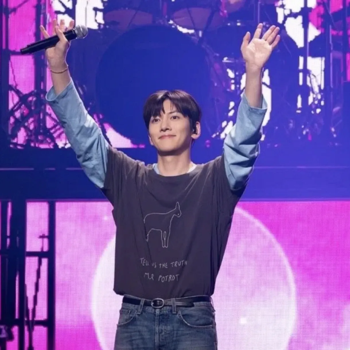 Behind-the-scenes cut of Ji Changwook