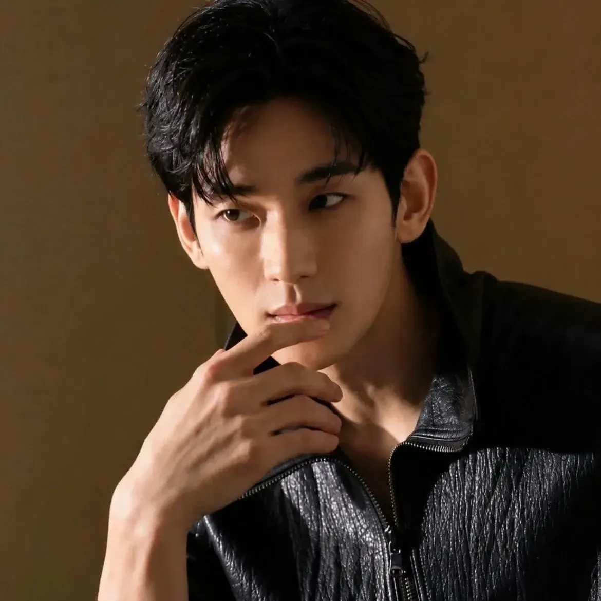 Recent activity shot of Kim Soohyun