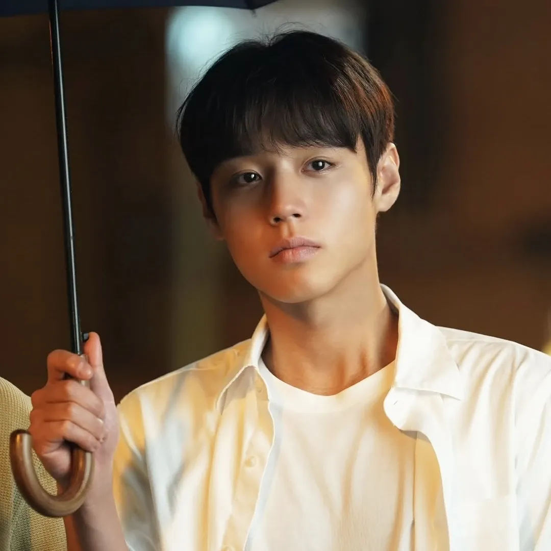 Behind-the-scenes cut of Park Jihoon
