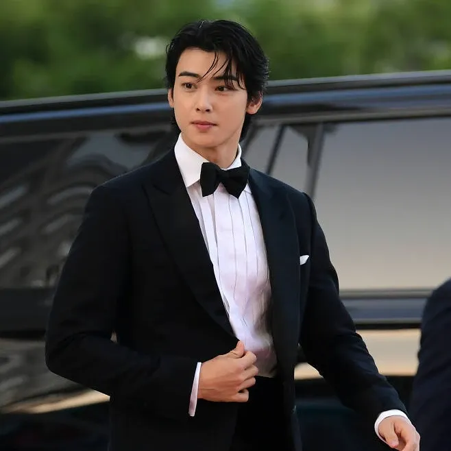 Latest photo of Cha Eunwoo