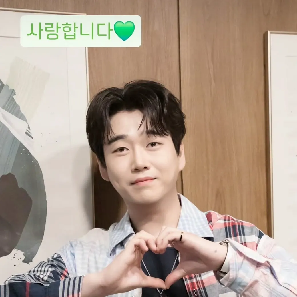 Behind-the-scenes cut of Hwang Youngwoong