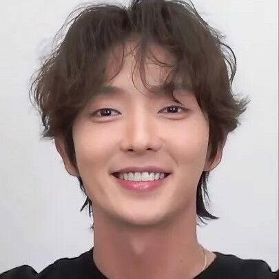 Behind-the-scenes cut of Lee Joongi