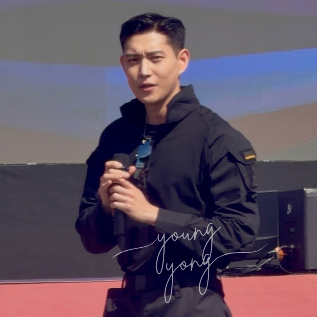 A moment captured by a fan of Kim Youngdae