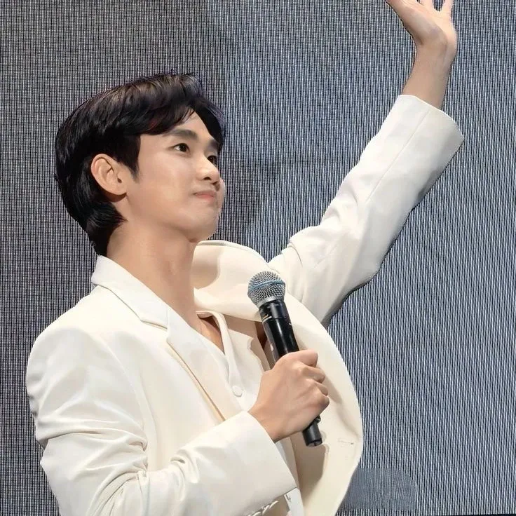 Behind-the-scenes cut of Kim Soohyun