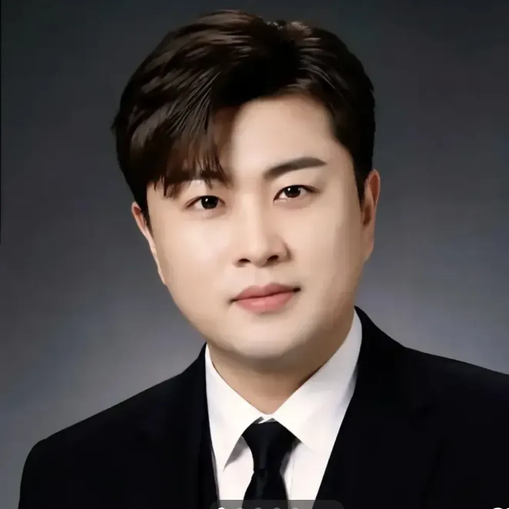 Behind-the-scenes cut of Kim Hojoong